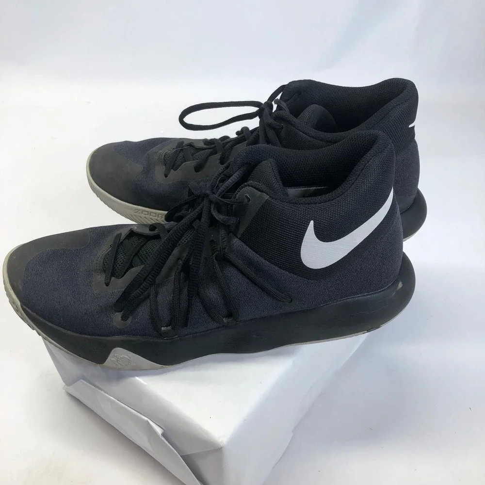 Nike pair zoom